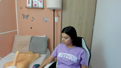 Snapshot of valerihouse chatting on 02-08-25, 09:15 Juli C online show from 02-08-25, 09:15