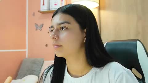 Snapshot of valerihouse chatting on 02-24-25, 09:31 Juli C online show from 02-24-25, 09:31
