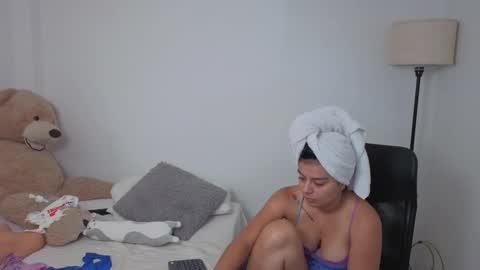 Snapshot of valerihouse chatting on 09-09-25, 10:31 Juli C online show from 09-09-25, 10:31