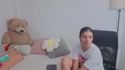 Snapshot of valerihouse chatting on 10-10-25, 11:48 Juli C online show from 10-10-25, 11:48