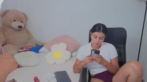 Snapshot of valerihouse chatting on 10-18-25, 01:08 Juli C online show from 10-18-25, 01:08