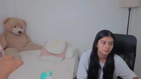 Snapshot of valerihouse chatting on 10-21-25, 01:28 Juli C online show from 10-21-25, 01:28
