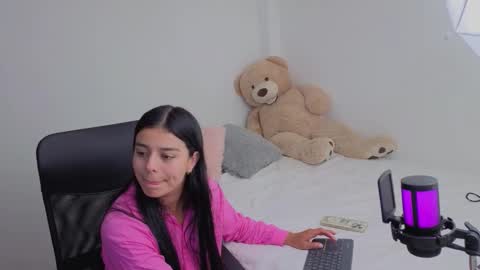 Juli C online show from 12-18-25, 01:22