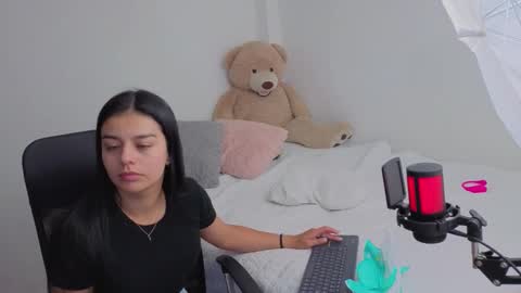 Juli C online show from 02-06-26, 01:21