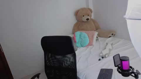 valerihouse_ online show from 05-05-26, 01:13