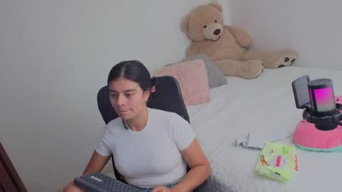 Snapshot of valerihouse_ chatting on 06-11-26, 02:33 valerihouse_ online show from 06-11-26, 02:33