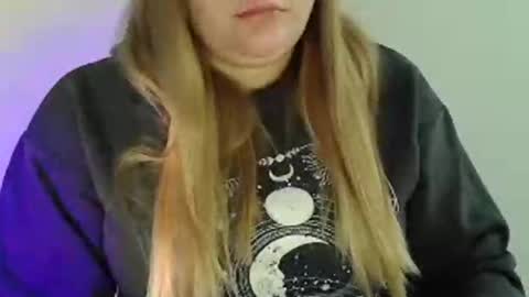 Snapshot of valerivane chatting on 12-04-25, 07:39 Valery online show from 12-04-25, 07:39