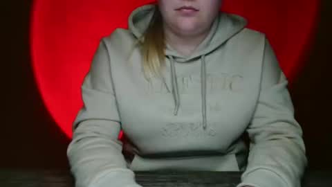 Snapshot of valerivane chatting on 12-16-25, 04:23 Valery online show from 12-16-25, 04:23