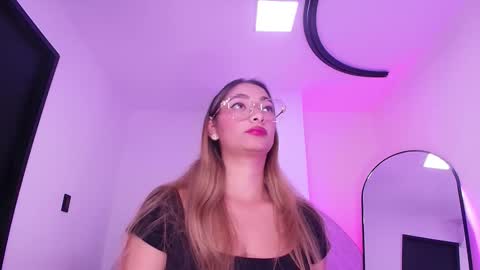 Valeryn online show from 12-16-25, 03:11