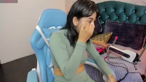 Snapshot of valery_jame chatting on 06-20-26, 07:49 Valery online show from 06-20-26, 07:49