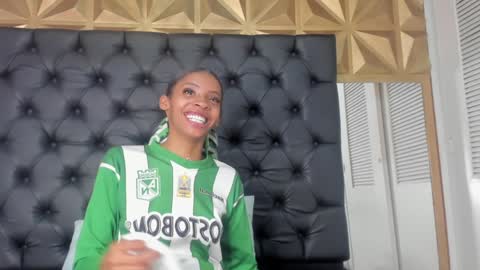 Snapshot of valery_villa_ chatting on 12-18-24, 08:25 Valery online show from 12-18-24, 08:25