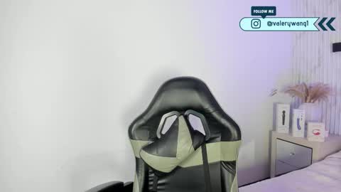 Val online show from 12-19-25, 12:01