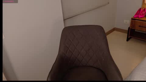 Snapshot of valeryrouge_ chatting on 11-06-25, 09:37 Valery online show from 11-06-25, 09:37