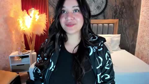 Snapshot of valeryshadey chatting on 12-04-25, 08:06 Valerie Shadey online show from 12-04-25, 08:06