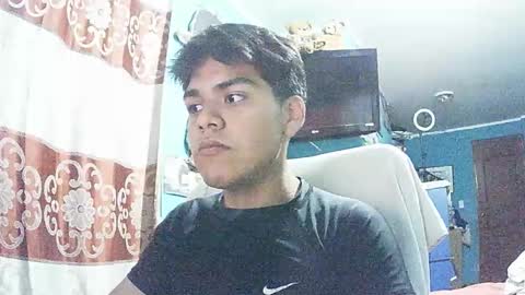 Snapshot of valesh20 chatting on 01-06-26, 03:32 Valesh19 online show from 01-06-26, 03:32