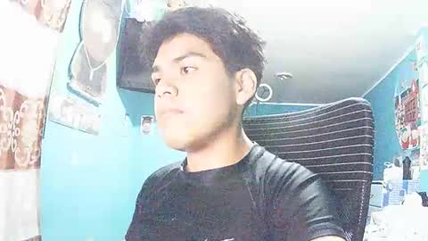 Snapshot of valesh20 chatting on 01-11-26, 05:12 Valesh19 online show from 01-11-26, 05:12