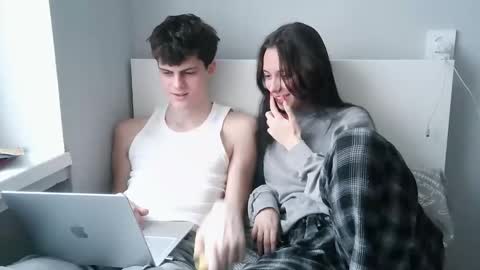 Snapshot of valesios chatting on 11-28-25, 09:56 valesios online show from 11-28-25, 09:56