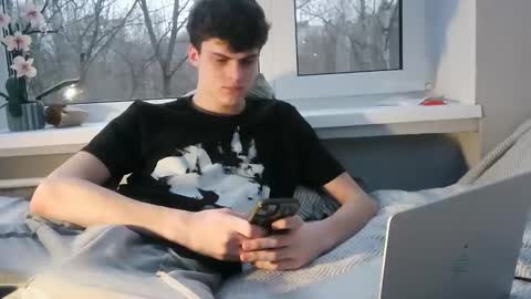 Snapshot of valesios chatting on 12-03-25, 12:58 valesios online show from 12-03-25, 12:58