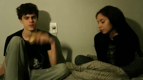 Snapshot of valesios chatting on 12-19-25, 03:19 valesios online show from 12-19-25, 03:19