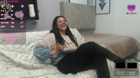 Snapshot of valevicious chatting on 03-04-25, 11:43 valevicious online show from 03-04-25, 11:43