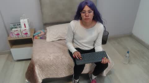 Snapshot of valevicious chatting on 10-18-25, 01:45 valevicious online show from 10-18-25, 01:45