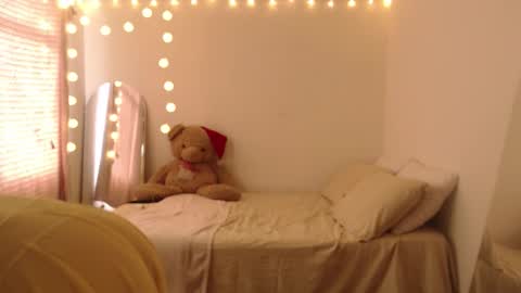 VALIENTE  online show from 12-22-25, 06:05