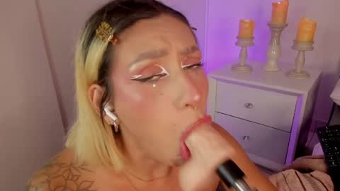 Snapshot of valka_doll chatting on 05-19-26, 08:04 valka_doll online show from 05-19-26, 08:04