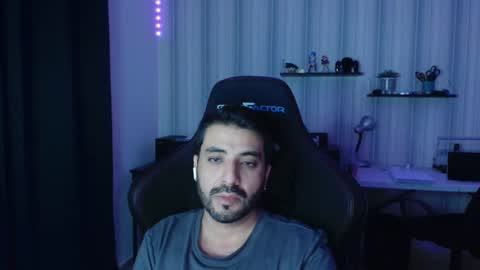 Roberto Carlos online show from 10-12-25, 01:04