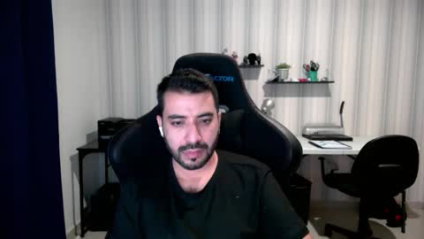 Roberto Carlos online show from 10-22-25, 01:28