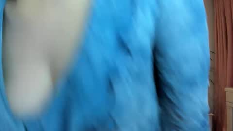 Snapshot of vallejo_macarena chatting on 09-14-25, 04:00 Macarena online show from 09-14-25, 04:00