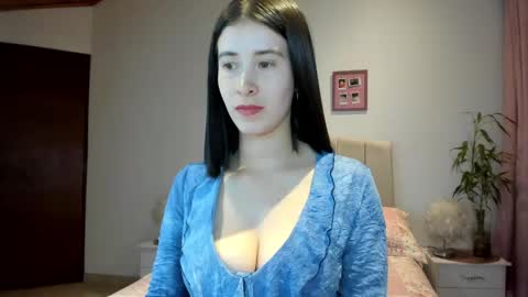 Snapshot of vallejo_macarena chatting on 10-31-25, 03:07 Macarena online show from 10-31-25, 03:07