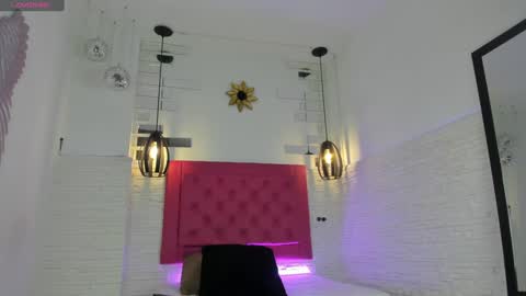 Snapshot of valloletsamar chatting on 12-27-24, 11:17 Vallolet Peach online show from 12-27-24, 11:17