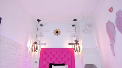 Snapshot of valloletsamar chatting on 01-31-25, 11:35 Vallolet Peach online show from 01-31-25, 11:35