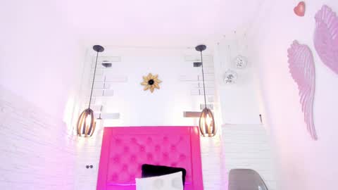 Snapshot of valloletsamar chatting on 02-14-25, 11:31 Vallolet Peach online show from 02-14-25, 11:31