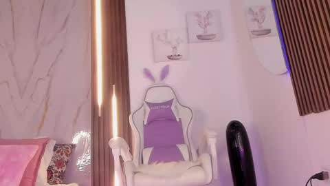 Snapshot of valloletsamar chatting on 09-12-25, 11:21 Vallolet Peach online show from 09-12-25, 11:21