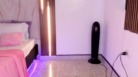 Snapshot of valloletsamar chatting on 10-05-25, 12:03 Vallolet Peach online show from 10-05-25, 12:03