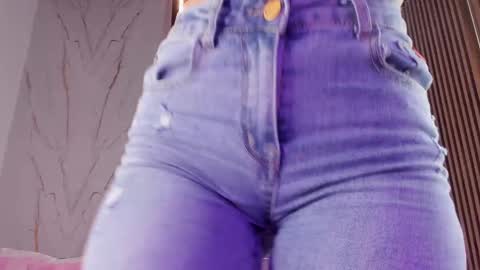 Snapshot of valloletsamar chatting on 10-17-25, 11:24 Vallolet Peach online show from 10-17-25, 11:24