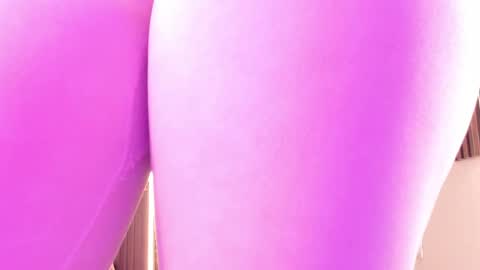 Snapshot of valloletsamar chatting on 04-28-26, 12:10 Vallolet Peach online show from 04-28-26, 12:10