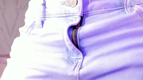 Snapshot of valloletsamar chatting on 05-21-26, 12:01 Vallolet Peach online show from 05-21-26, 12:01