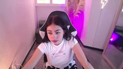 Snapshot of vallolett__ chatting on 02-26-26, 07:35 vallolett__ online show from 02-26-26, 07:35