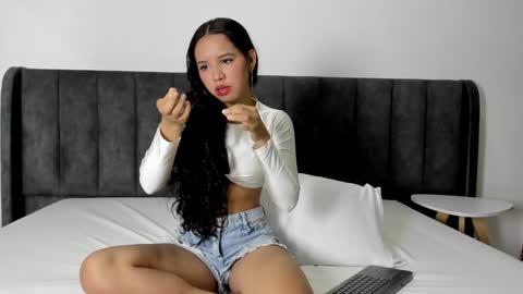 valtira nova online show from 01-28-25, 03:25