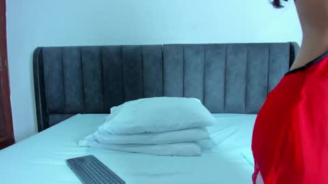 valtira nova online show from 02-14-25, 03:43