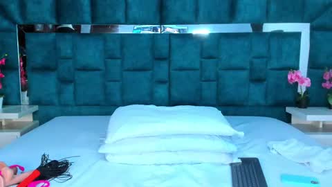 valtira nova online show from 09-14-25, 07:46