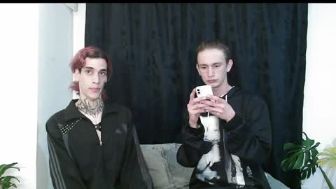 Snapshot of vamp_noah chatting on 12-06-24, 01:07 Vamp Noah and Dan online show from 12-06-24, 01:07