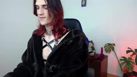 Snapshot of vamp_noah chatting on 10-30-25, 01:18 Vamp Noah and Dan online show from 10-30-25, 01:18