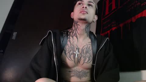 david guzman i model independenthelp me with a thumbs up online show from 02-01-25, 03:08