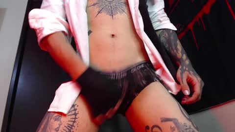 david guzman i model independenthelp me with a thumbs up online show from 02-03-25, 11:47