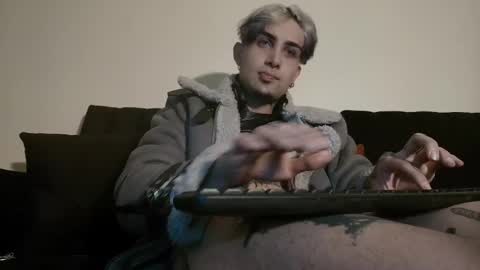 david guzman i model independenthelp me with a thumbs up online show from 03-08-25, 04:23