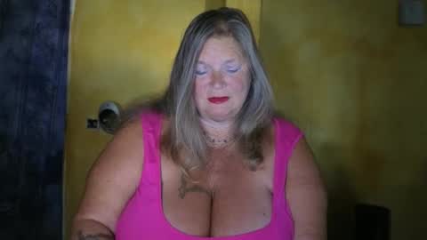 Snapshot of vampwoman chatting on 05-12-26, 06:43 vampwoman online show from 05-12-26, 06:43