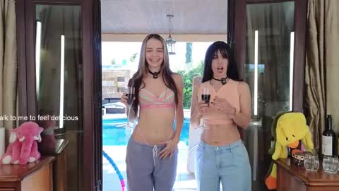Snapshot of vanandjuani chatting on 02-10-25, 01:44 vanessa online show from 02-10-25, 01:44